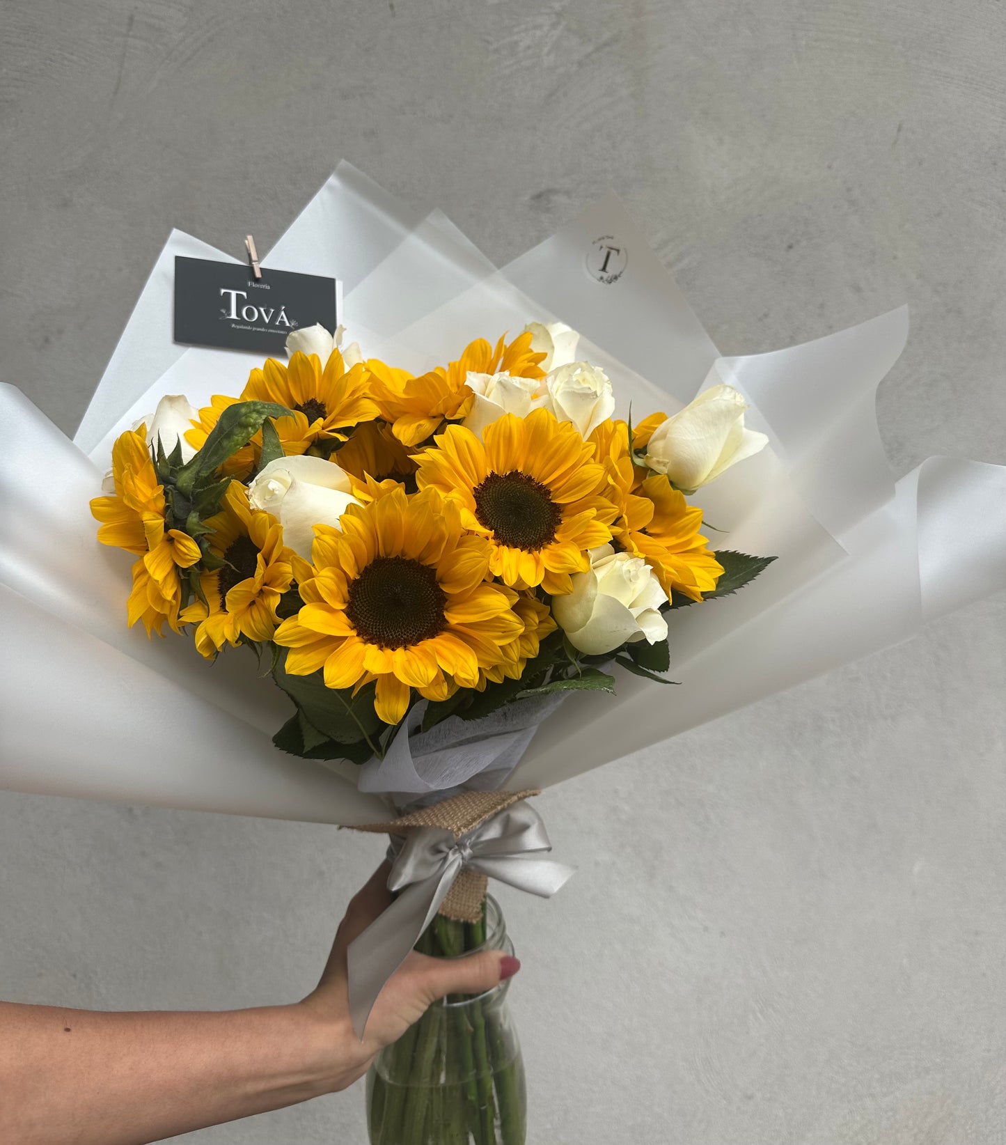 Ramo de Girasoles con Rosas