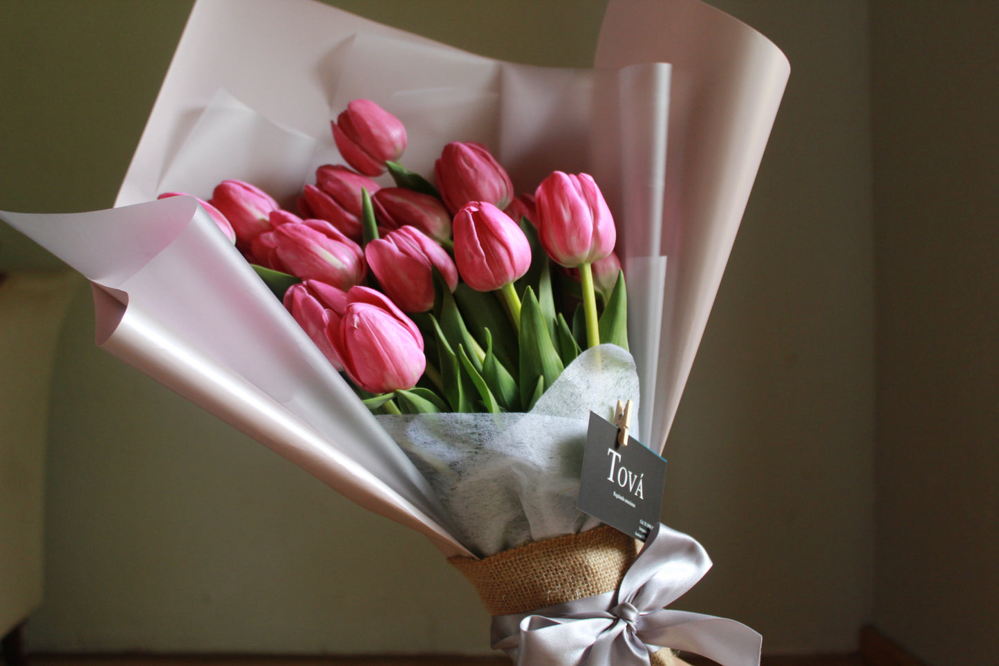 20 tulipanes en ramo.