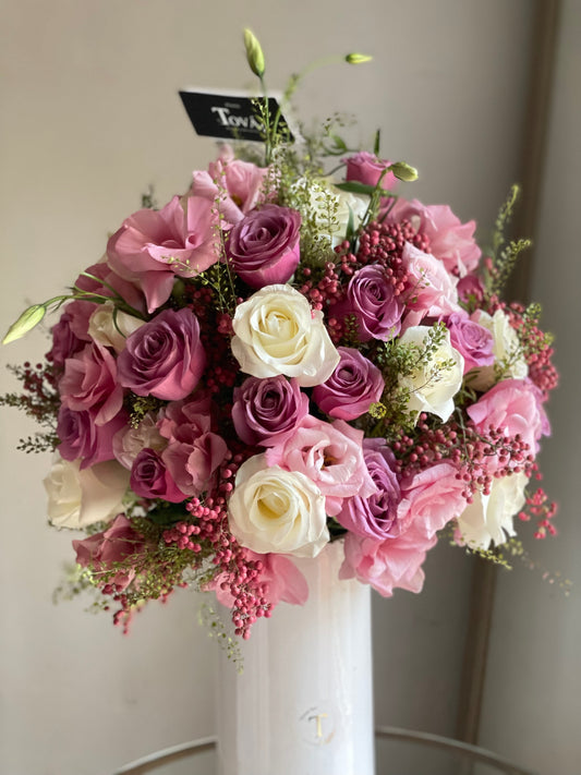 Lisianthus y rosas