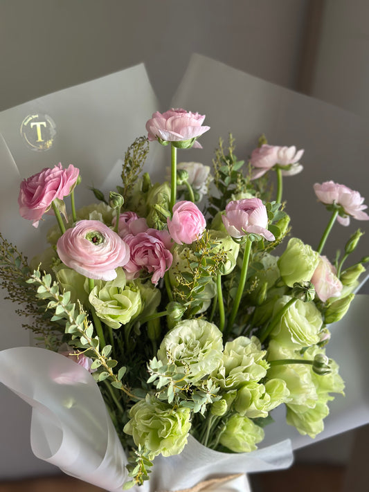 Ramo de Lisianthus con Ranúnculo