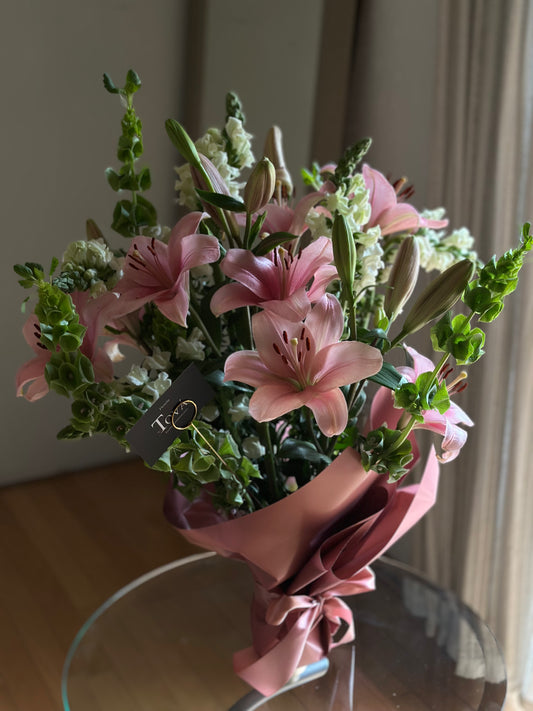 Arreglo de lilis rosas