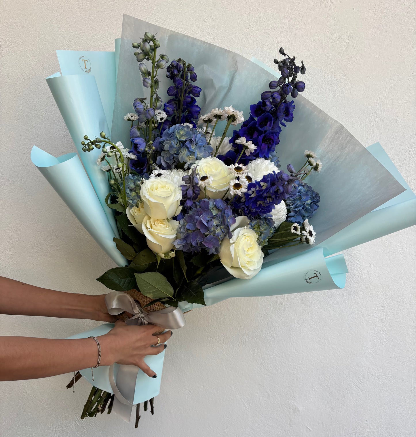 Ramo de hortensias con rosas