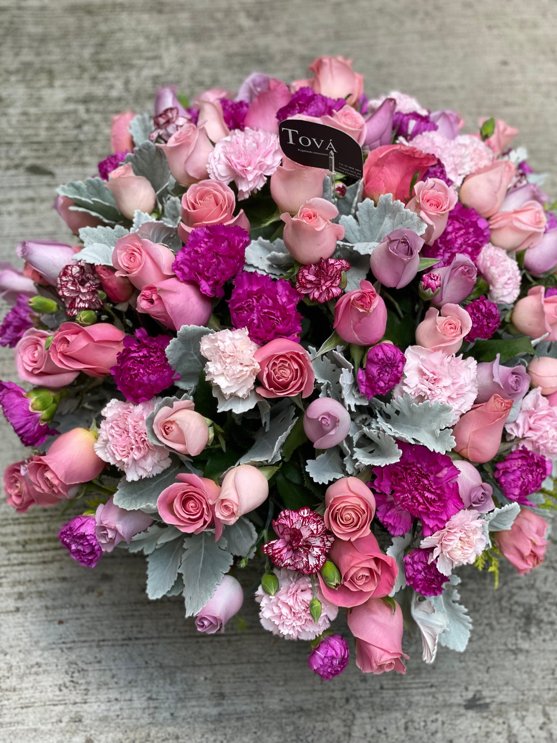 Arreglo de rosas con claveles